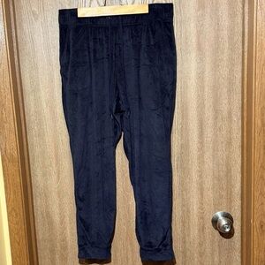 Cuddl Duds black velour lounge pants, size petite medium